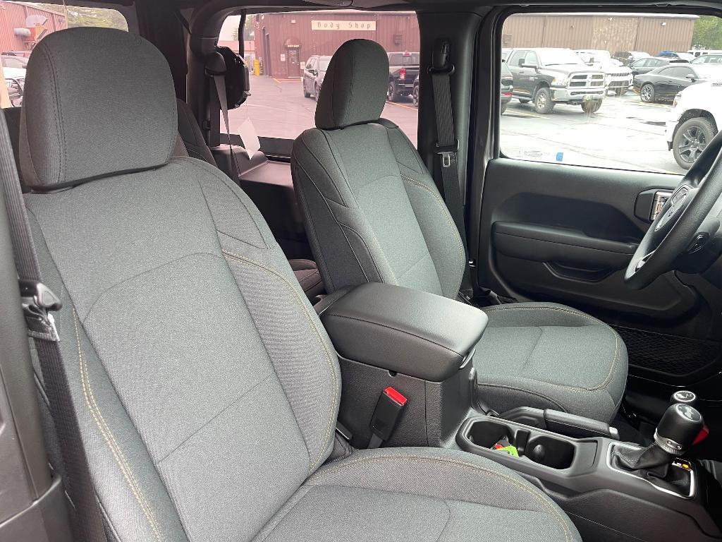 new 2025 Jeep Wrangler car, priced at $31,935