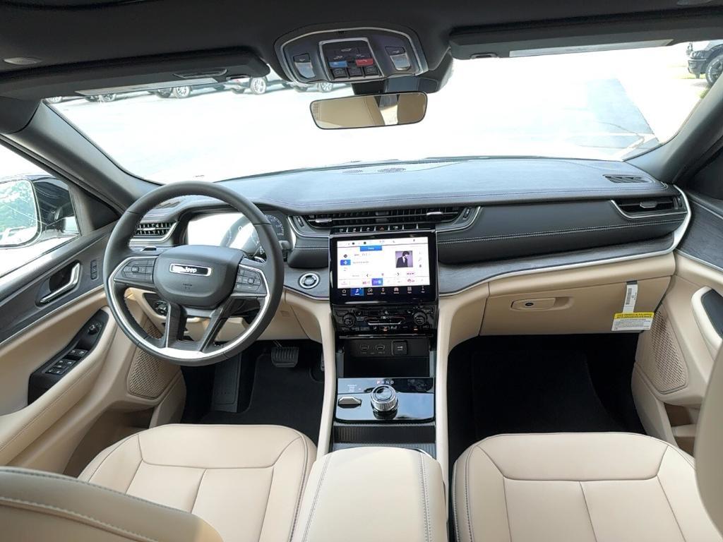 new 2025 Jeep Grand Cherokee car, priced at $49,271