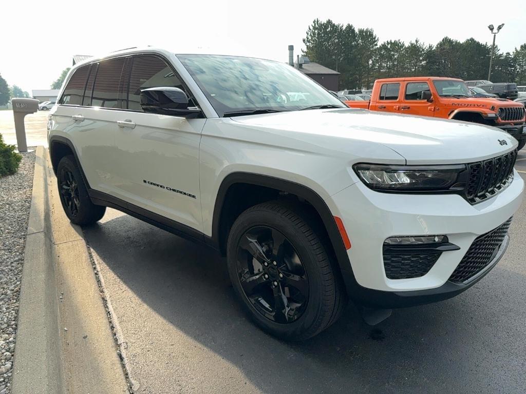 new 2025 Jeep Grand Cherokee car, priced at $49,271