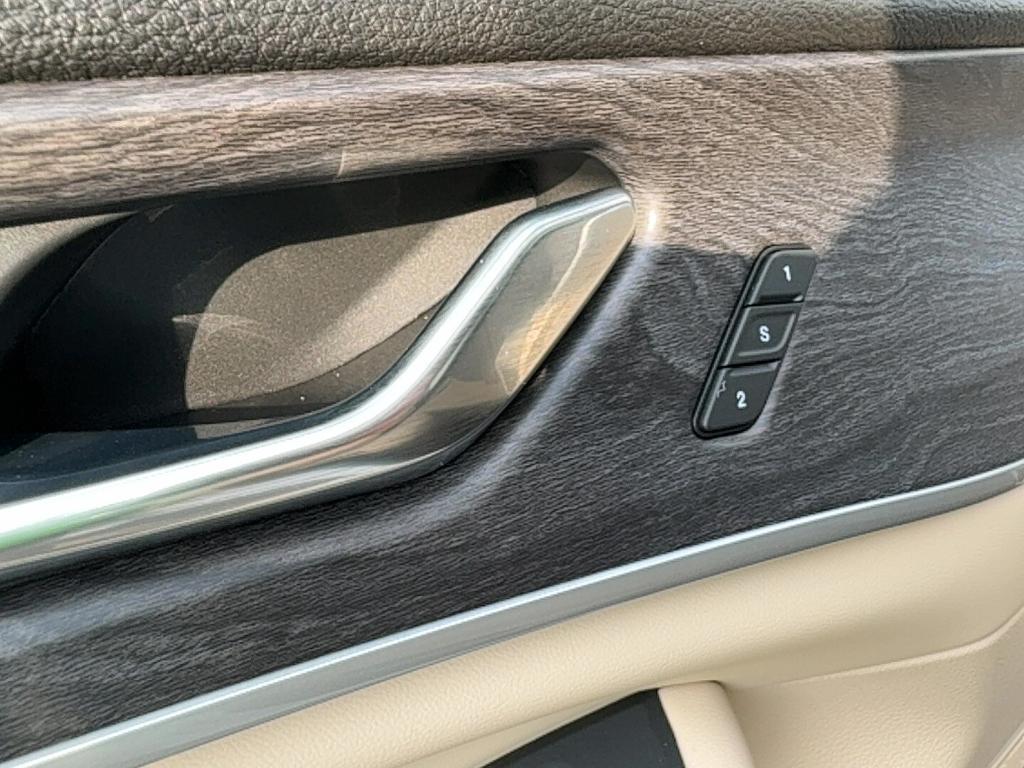 new 2025 Jeep Grand Cherokee car, priced at $49,271