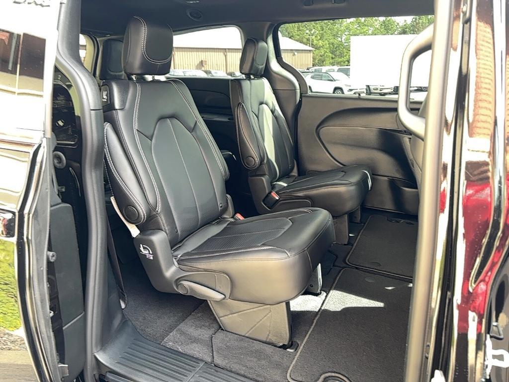 new 2026 Chrysler Pacifica car, priced at $40,227