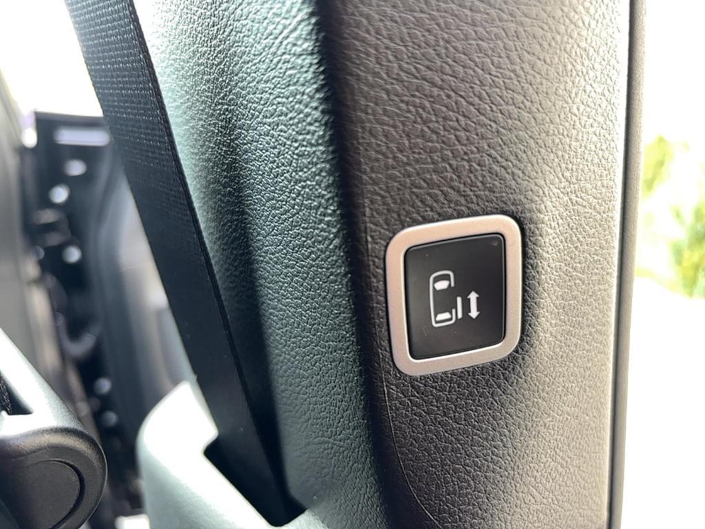 new 2026 Chrysler Pacifica car, priced at $40,227