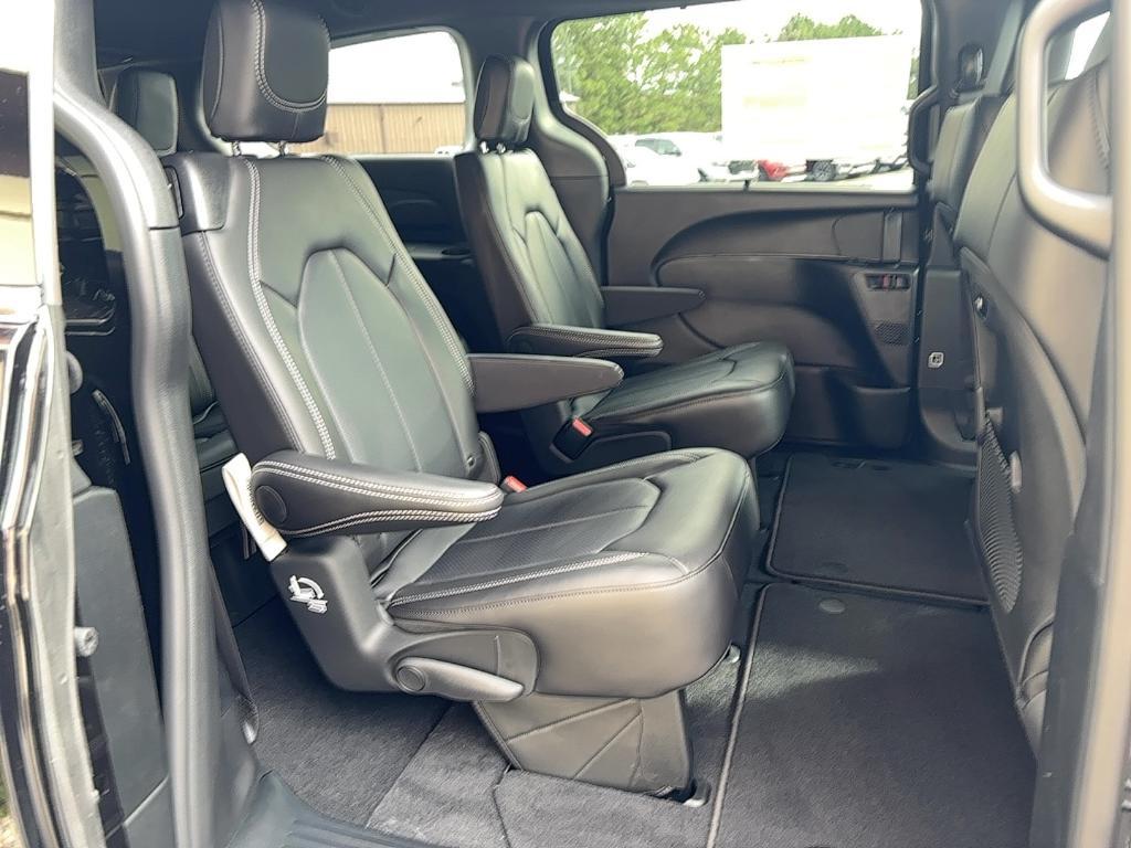 new 2026 Chrysler Pacifica car, priced at $40,227