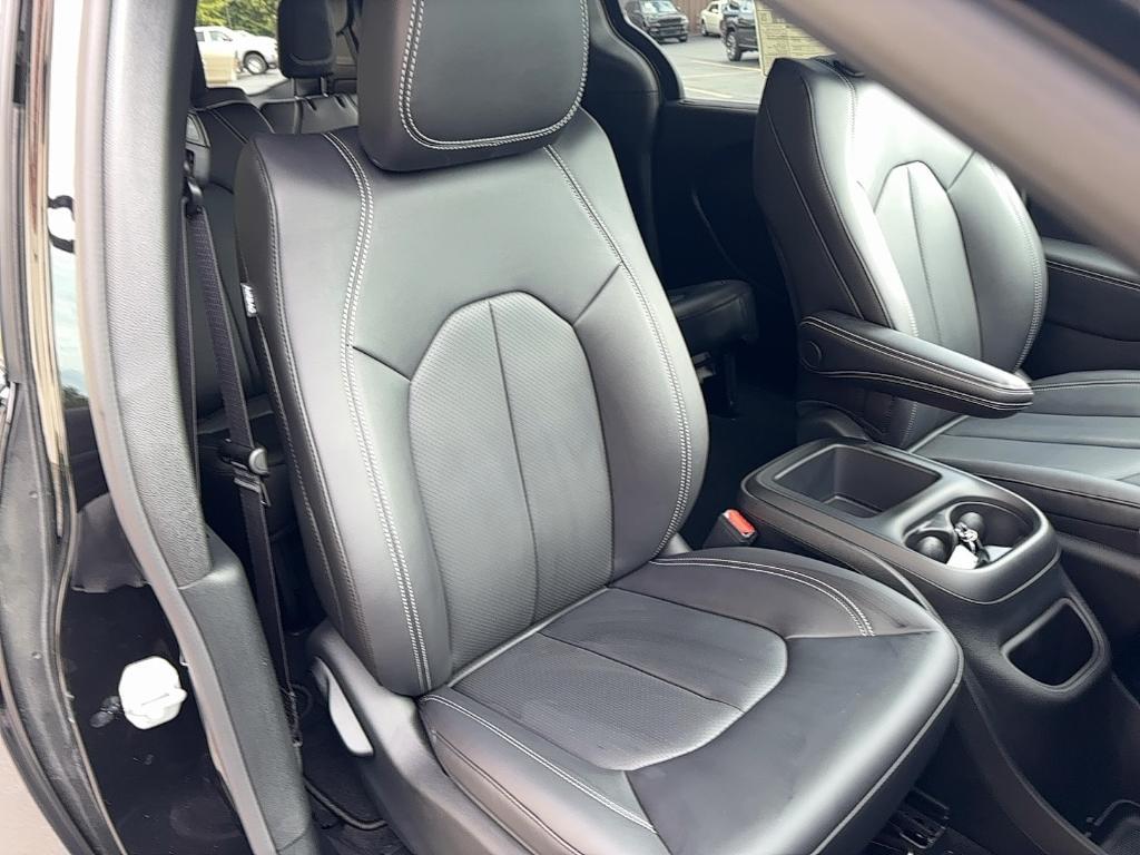 new 2026 Chrysler Pacifica car, priced at $40,227