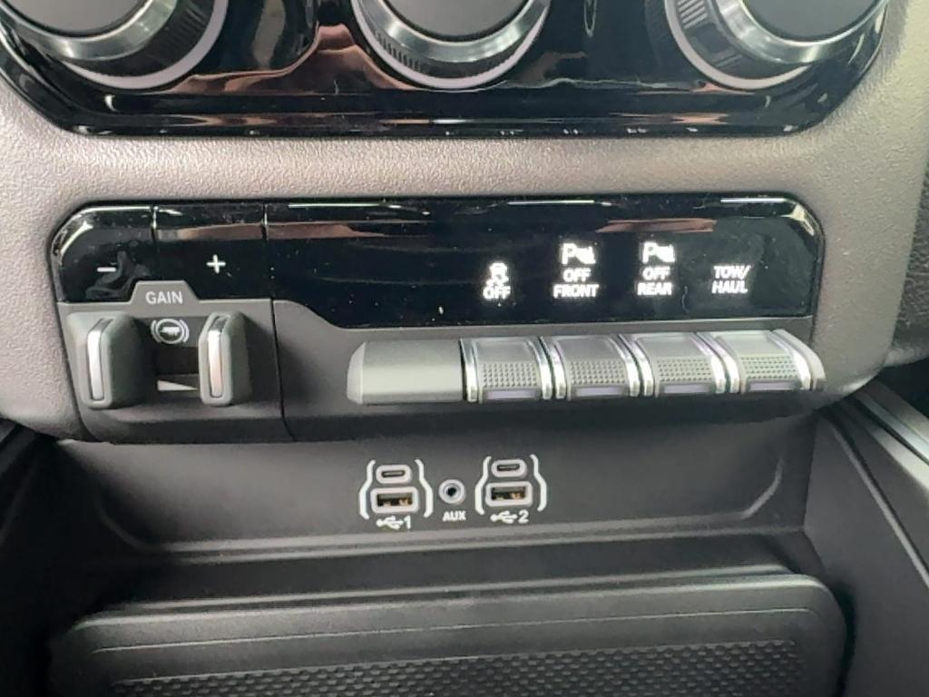 new 2025 Ram 1500 car, priced at $46,662