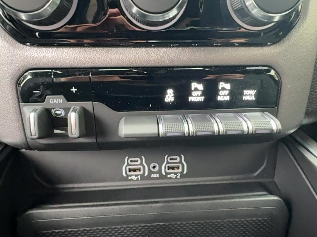 new 2025 Ram 1500 car, priced at $46,662