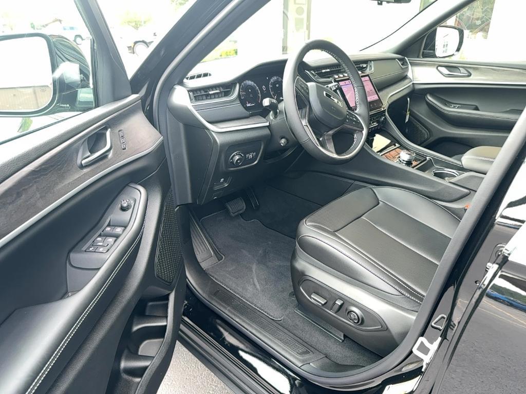 new 2025 Jeep Grand Cherokee car, priced at $42,688