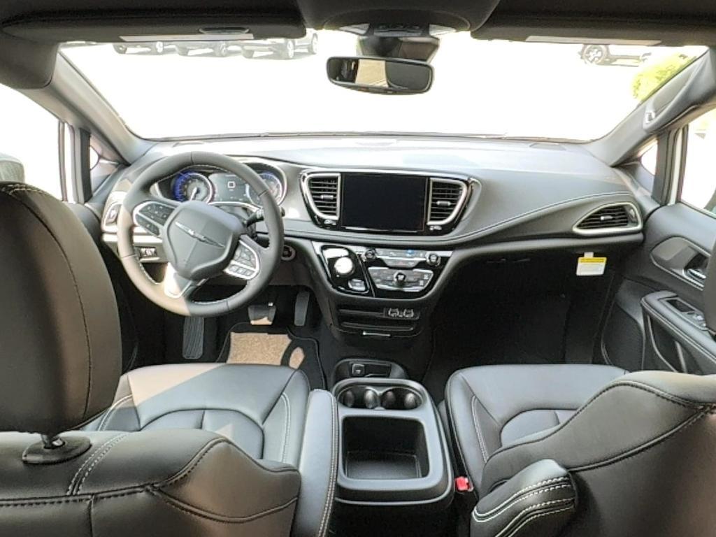 new 2025 Chrysler Pacifica car, priced at $43,473