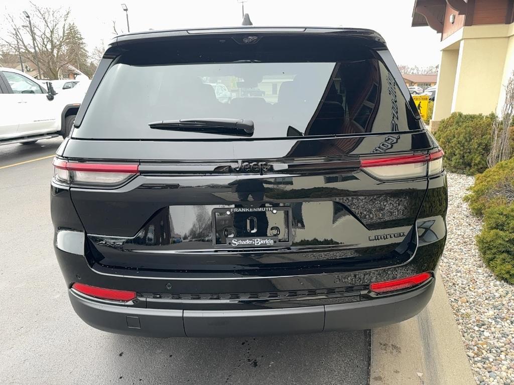 new 2025 Jeep Grand Cherokee car, priced at $49,574