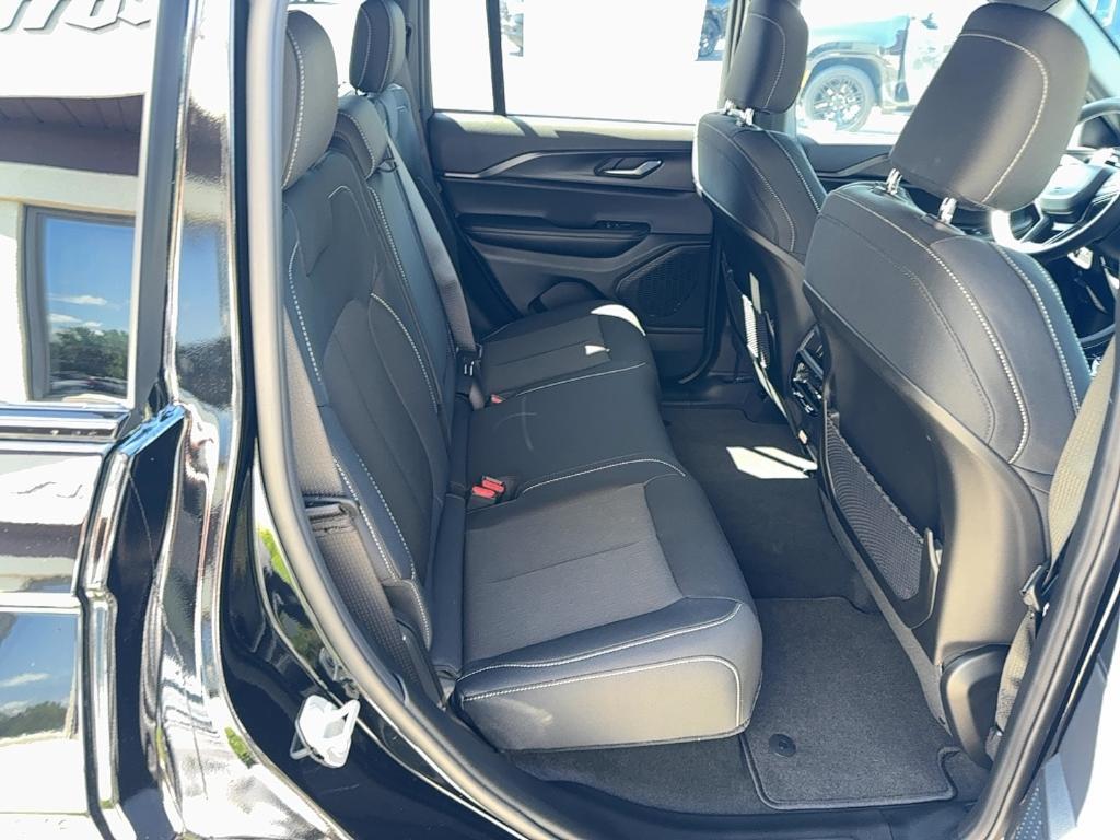 new 2025 Jeep Grand Cherokee car, priced at $41,920