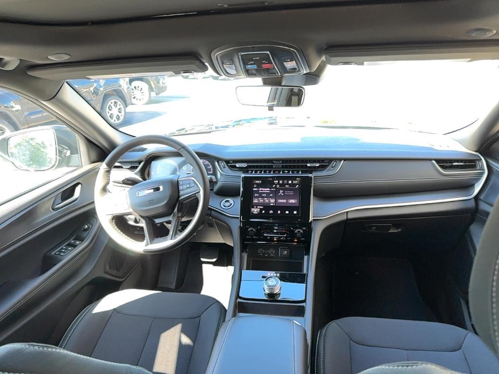 new 2025 Jeep Grand Cherokee car, priced at $41,920