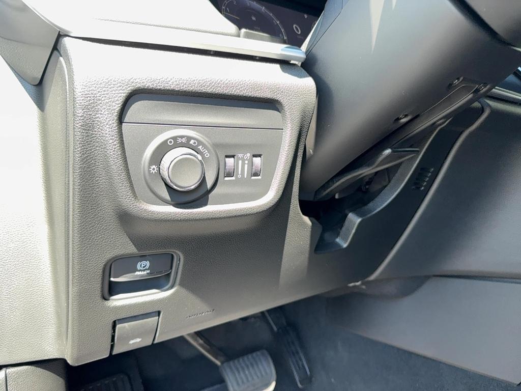new 2025 Jeep Grand Cherokee car, priced at $30,067