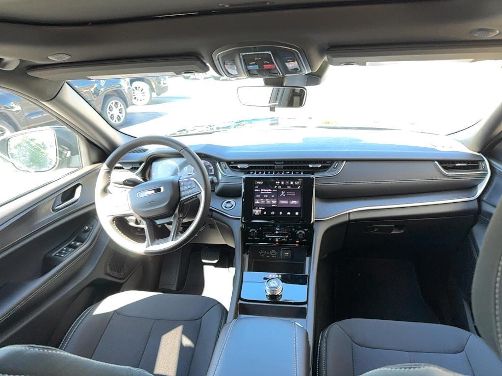 new 2025 Jeep Grand Cherokee car, priced at $41,772