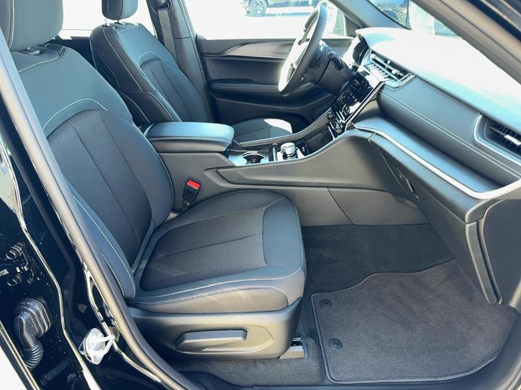 new 2025 Jeep Grand Cherokee car, priced at $30,067
