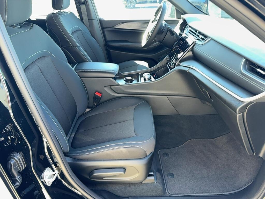 new 2025 Jeep Grand Cherokee car, priced at $41,772