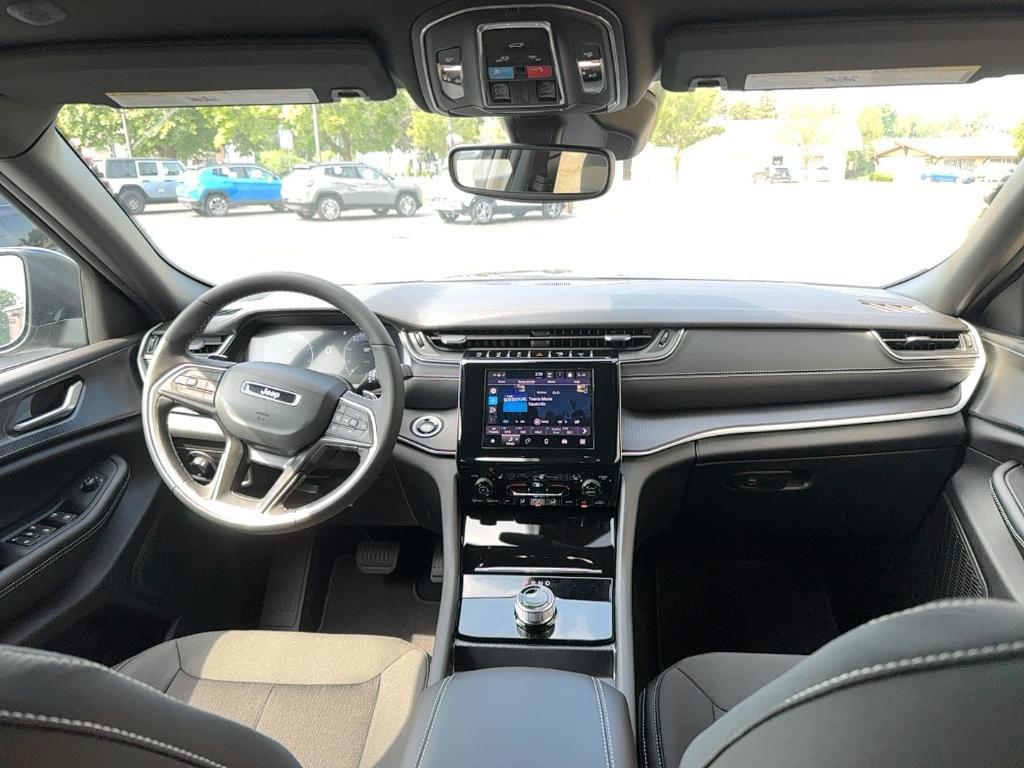 new 2025 Jeep Grand Cherokee car, priced at $36,420