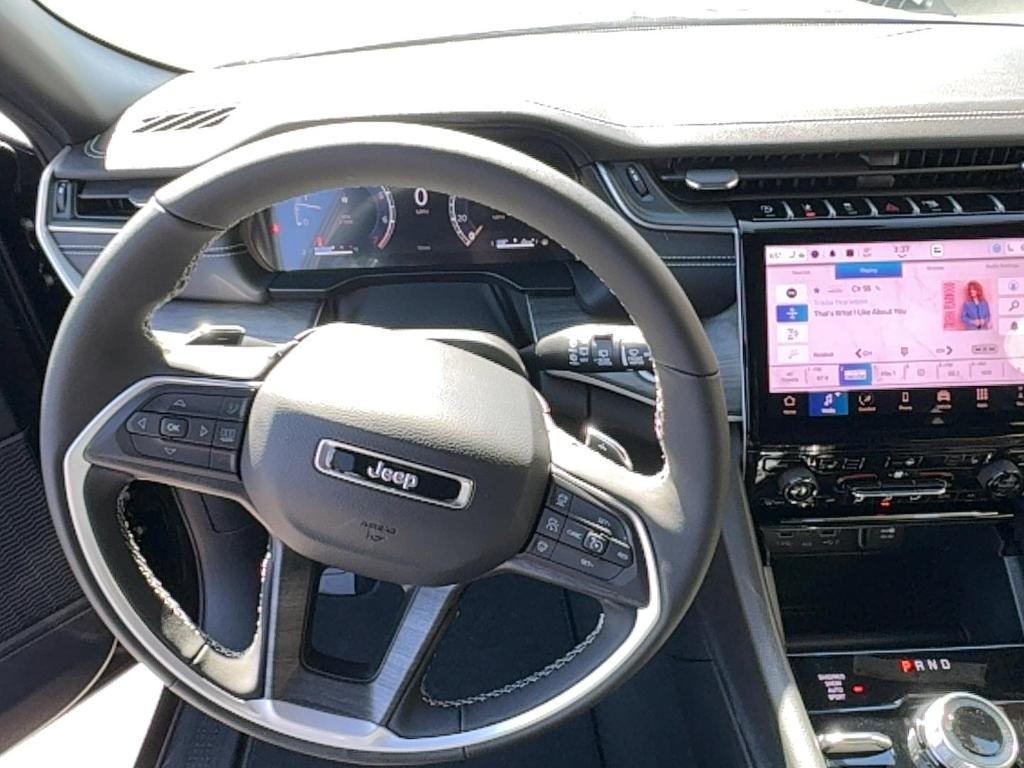 new 2025 Jeep Grand Cherokee car, priced at $49,666