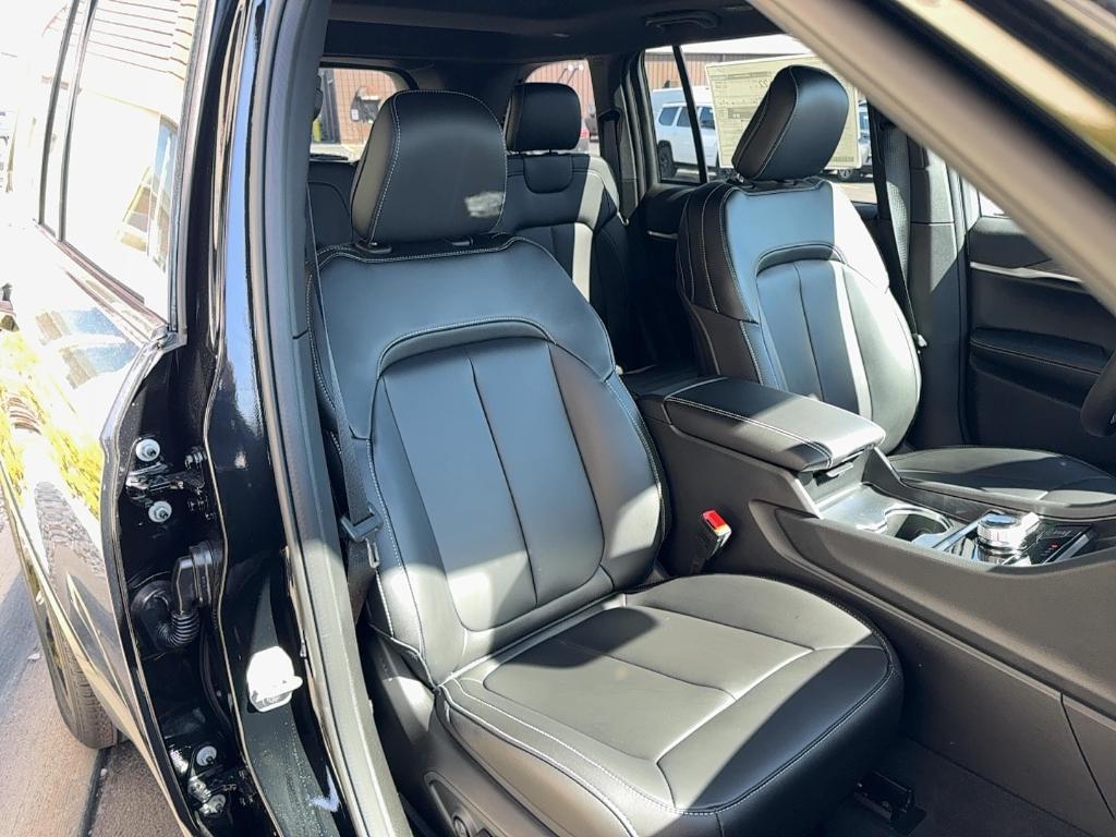 new 2025 Jeep Grand Cherokee car, priced at $49,666
