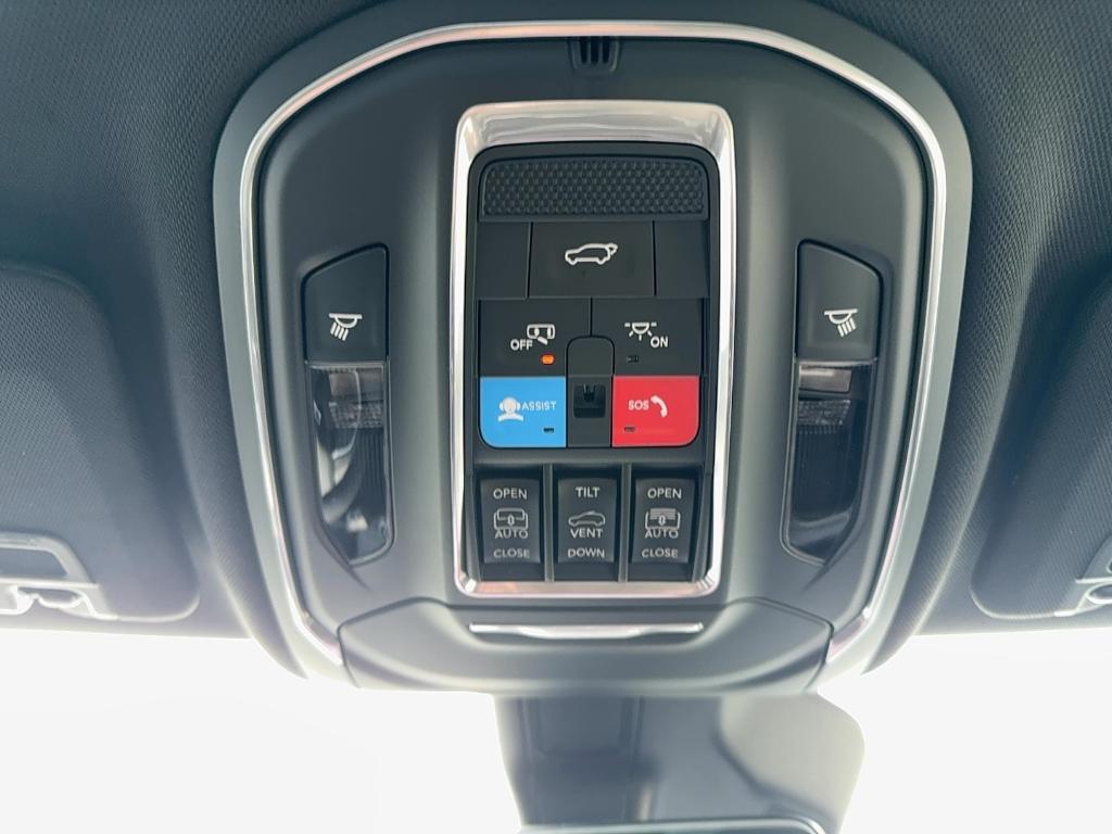 new 2025 Jeep Grand Cherokee car, priced at $46,746