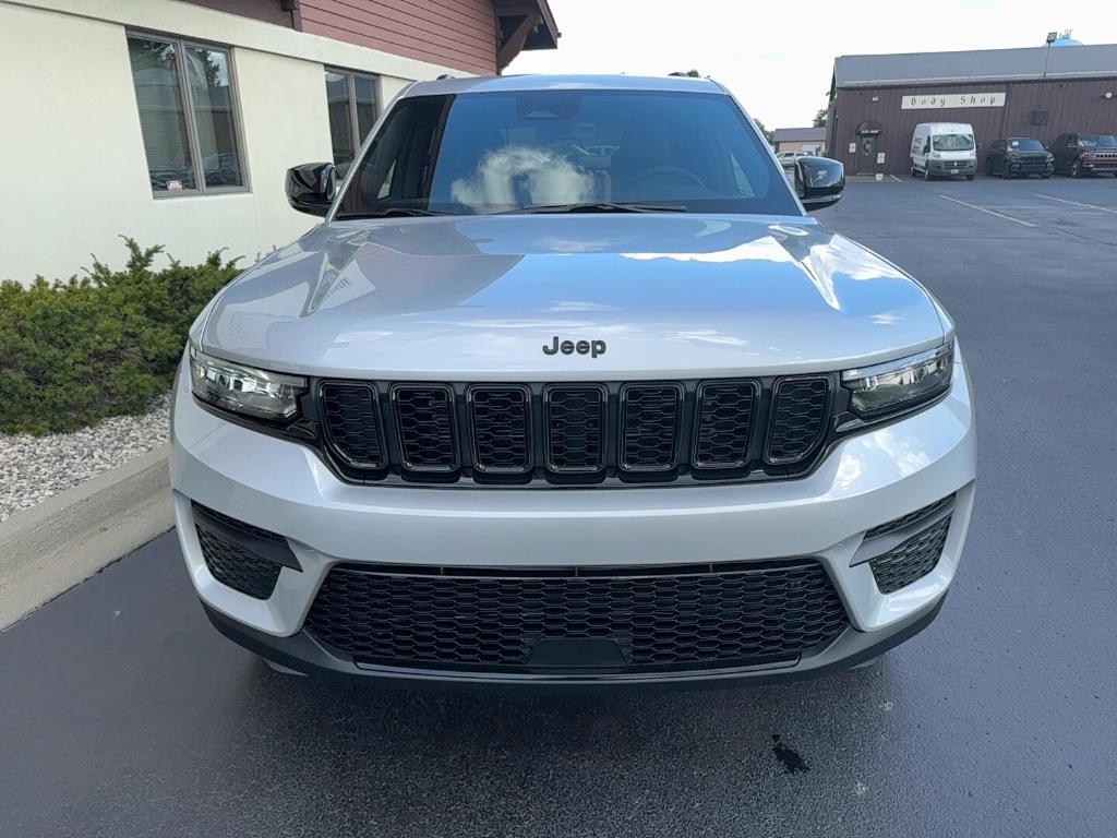new 2025 Jeep Grand Cherokee car, priced at $35,724