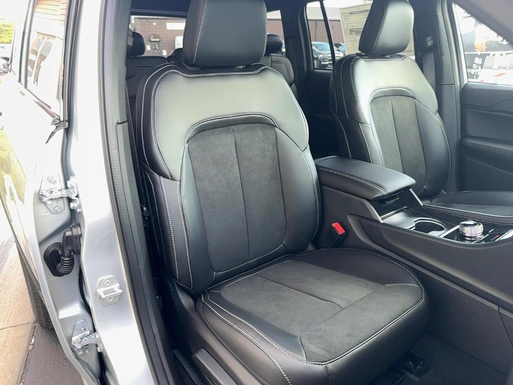 new 2025 Jeep Grand Cherokee car, priced at $35,724