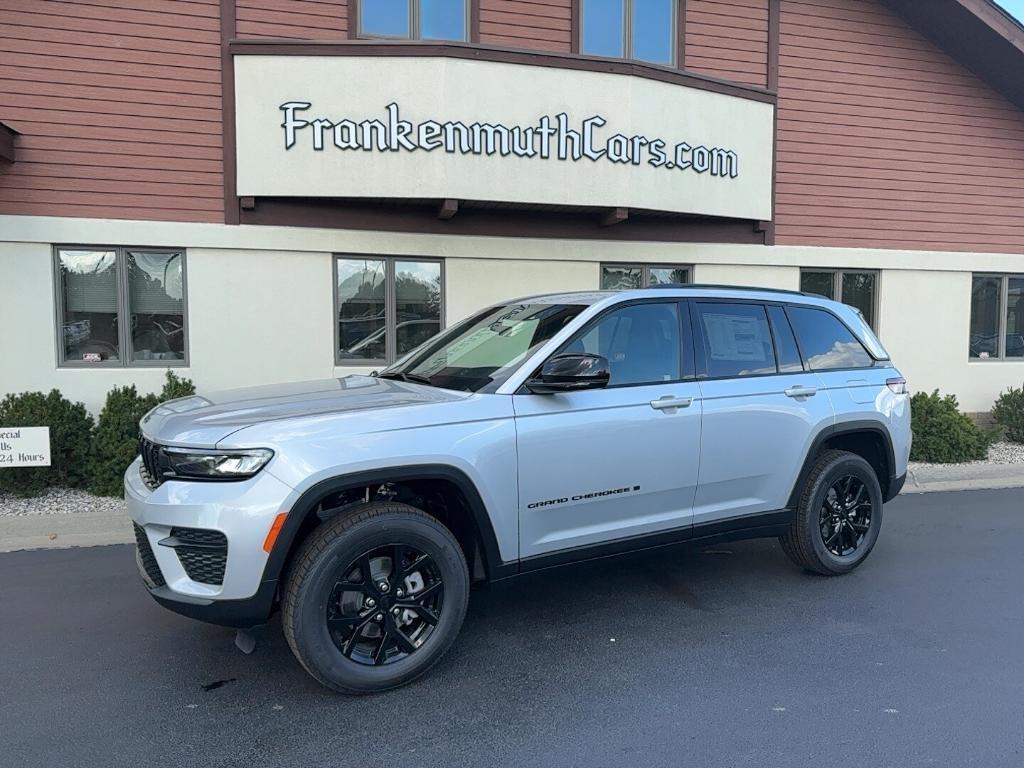 new 2025 Jeep Grand Cherokee car, priced at $35,724