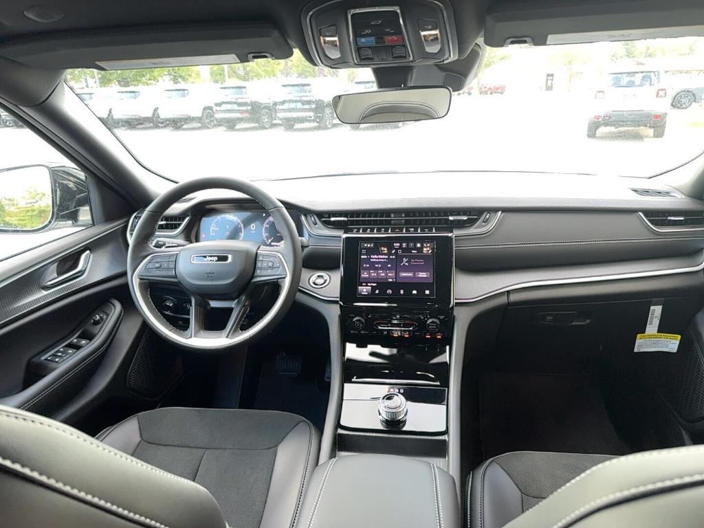new 2025 Jeep Grand Cherokee car, priced at $35,724
