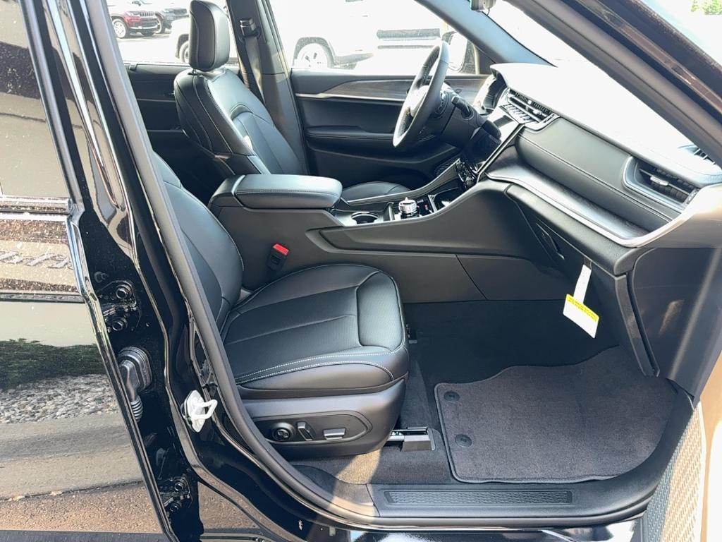 new 2025 Jeep Grand Cherokee L car, priced at $53,682