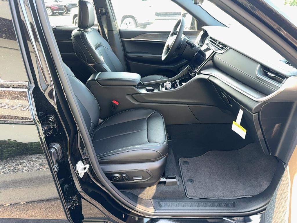 new 2025 Jeep Grand Cherokee L car, priced at $53,682