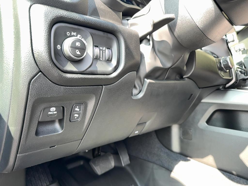 new 2025 Ram 1500 car, priced at $42,992