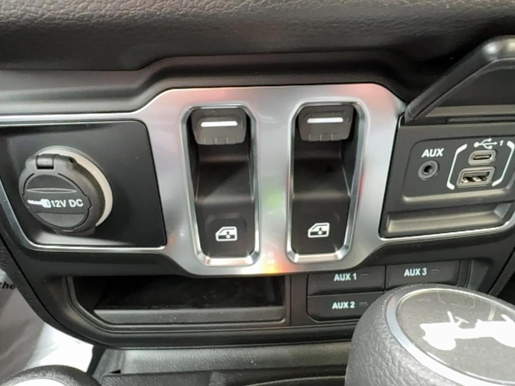 new 2025 Jeep Wrangler car, priced at $42,725