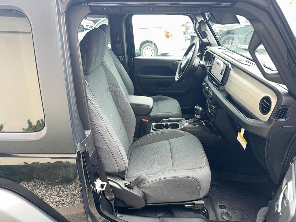 new 2025 Jeep Wrangler car, priced at $42,725