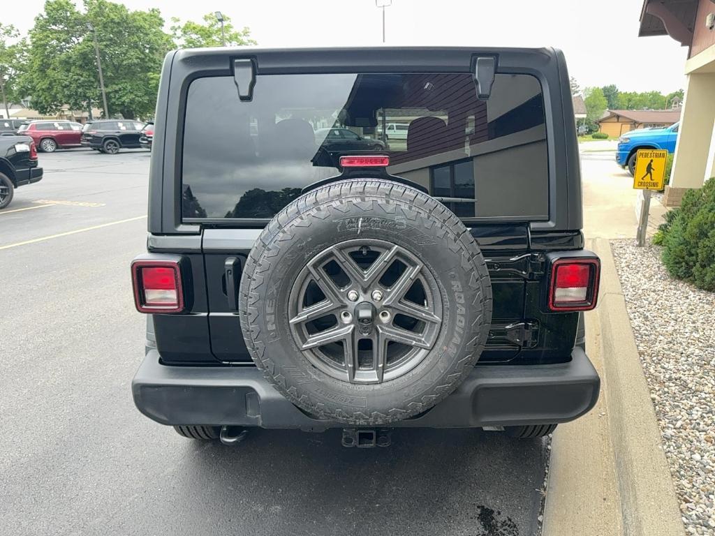 new 2025 Jeep Wrangler car, priced at $42,725