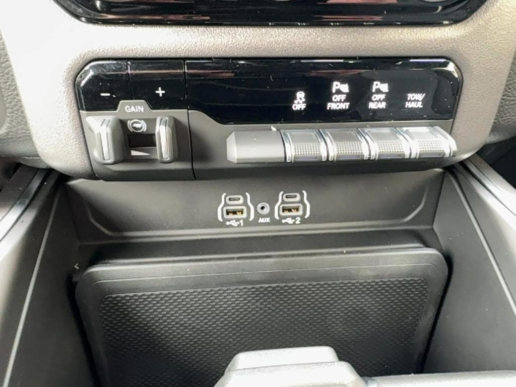 new 2025 Ram 1500 car, priced at $43,662