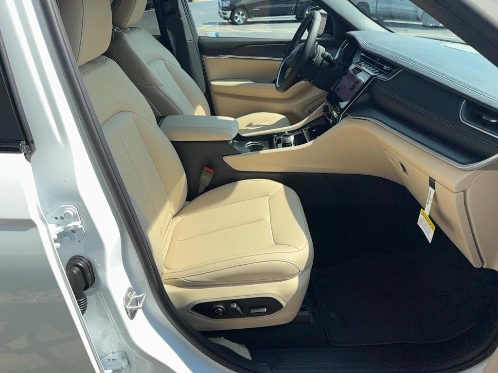 new 2025 Jeep Grand Cherokee L car, priced at $48,437