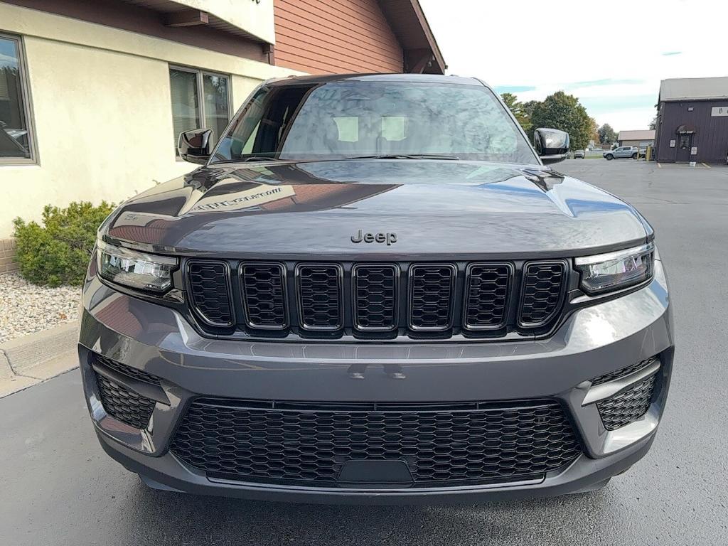 new 2025 Jeep Grand Cherokee car, priced at $37,724
