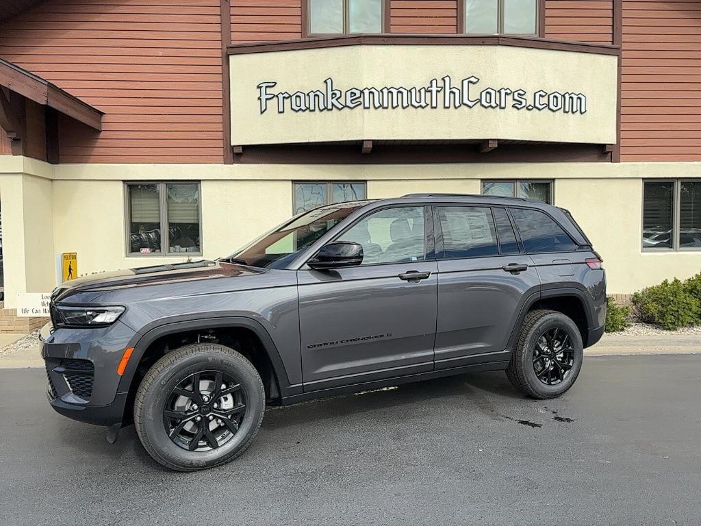 new 2025 Jeep Grand Cherokee car, priced at $37,724