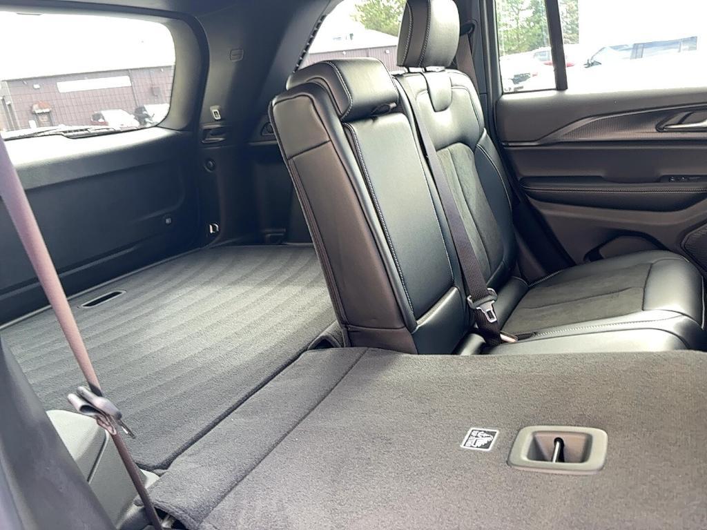 new 2025 Jeep Grand Cherokee car, priced at $37,724