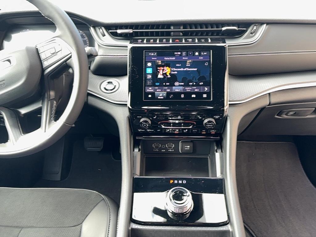 new 2025 Jeep Grand Cherokee car, priced at $37,724