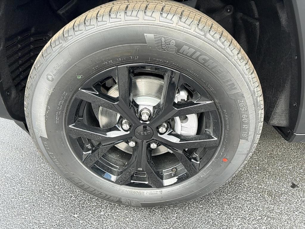 new 2025 Jeep Grand Cherokee car, priced at $37,724