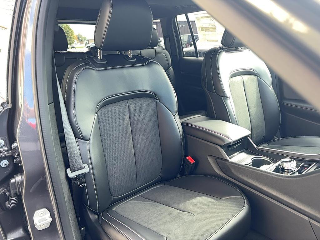 new 2025 Jeep Grand Cherokee car, priced at $37,724