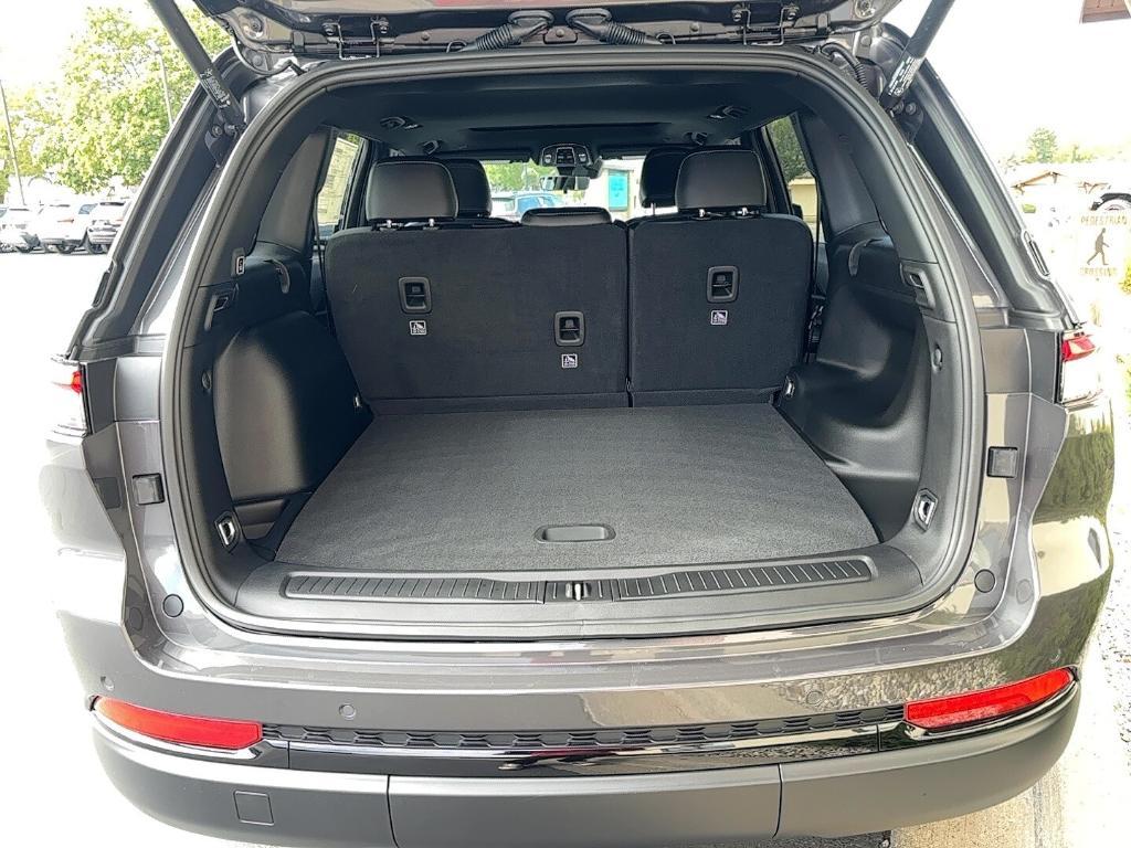 new 2025 Jeep Grand Cherokee car, priced at $37,724