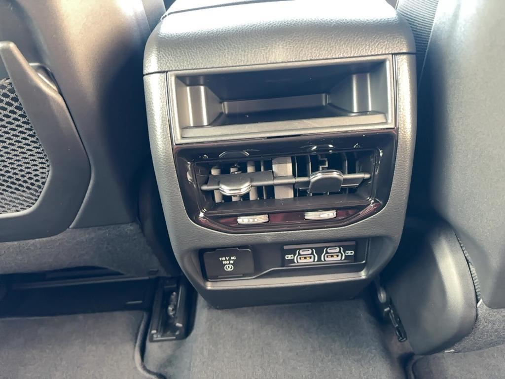 new 2025 Jeep Grand Cherokee car, priced at $37,724