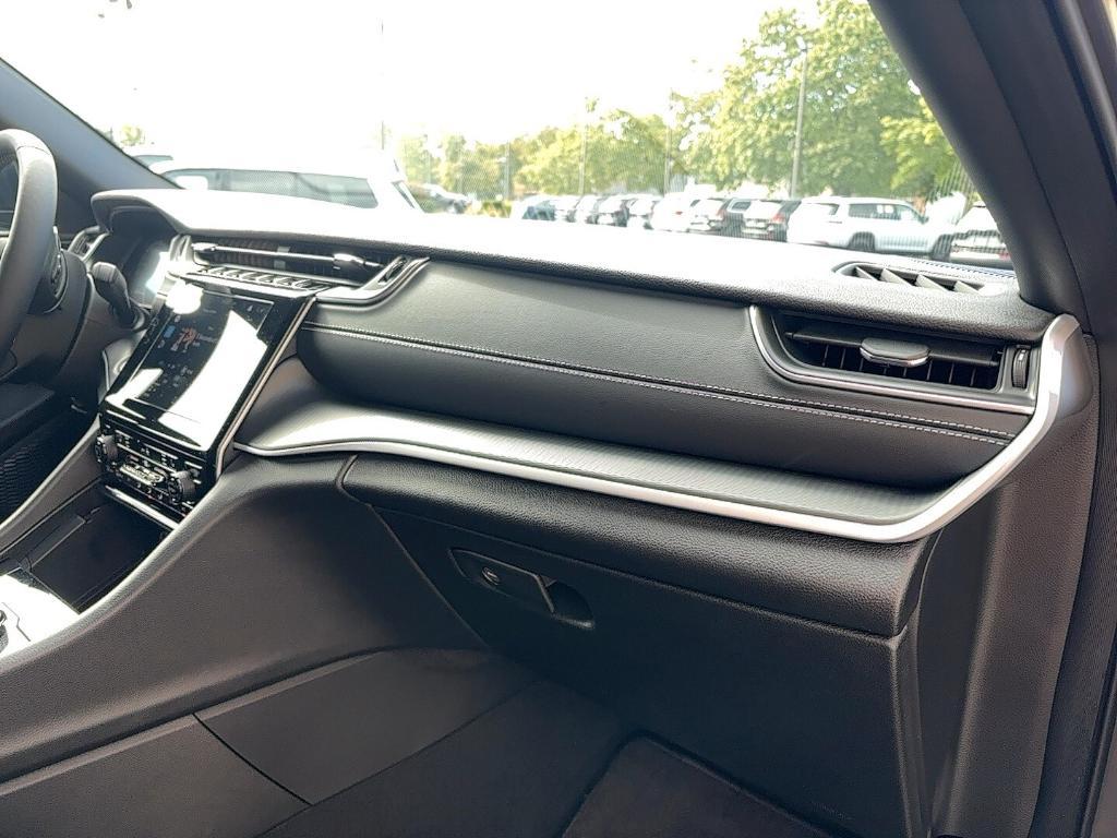 new 2025 Jeep Grand Cherokee car, priced at $37,724