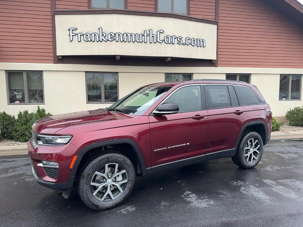 new 2025 Jeep Grand Cherokee car, priced at $40,124