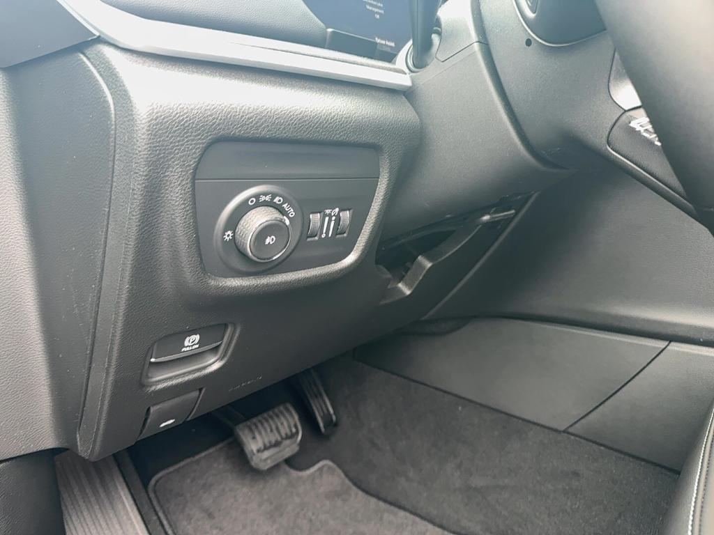 new 2025 Jeep Grand Cherokee car, priced at $40,124