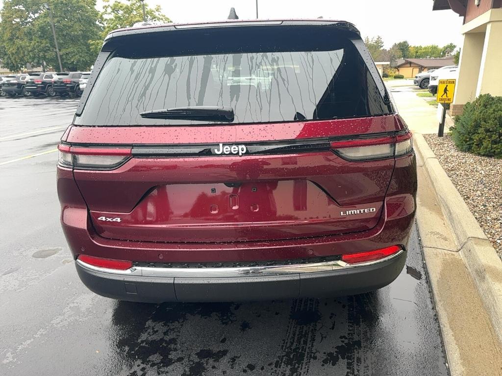 new 2025 Jeep Grand Cherokee car, priced at $40,124