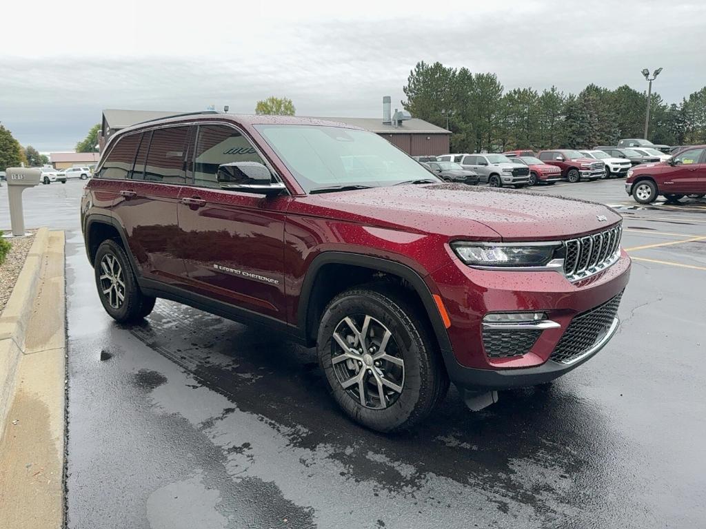 new 2025 Jeep Grand Cherokee car, priced at $40,124