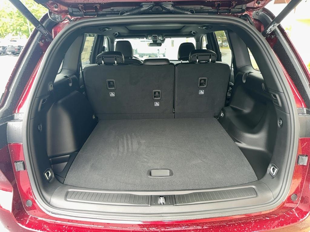 new 2025 Jeep Grand Cherokee car, priced at $40,124