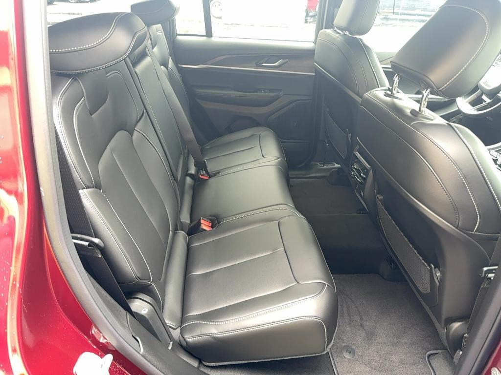 new 2025 Jeep Grand Cherokee car, priced at $40,124